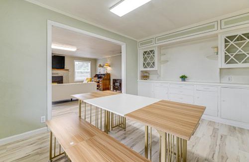 Smith River Casa | Walk to Beach Cozy Home with Deck in Smith River!