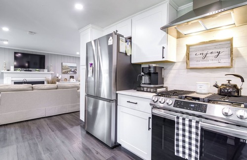 South Dennis Cabaña | Lovely Dennis Cottage - Walk to Beach!