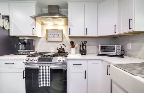 South Dennis Cabaña | Lovely Dennis Cottage - Walk to Beach!
