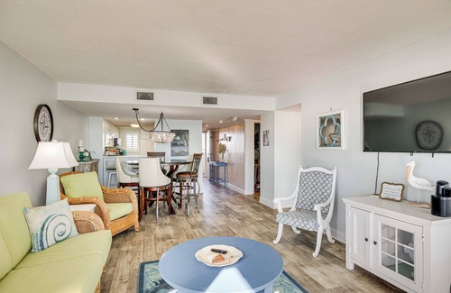 Emerald Isle Condominio | Walk to Beach: Emerald Isle Condo w/ Ocean View!