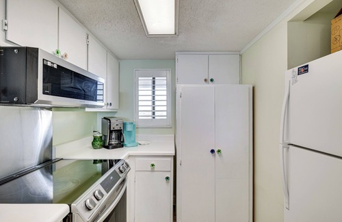 Emerald Isle Condominio | Walk to Beach: Emerald Isle Condo w/ Ocean View!