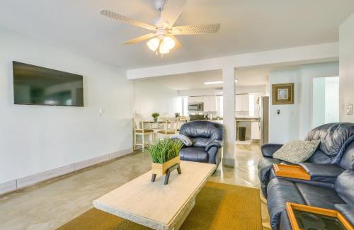 Mid Island Apartamento | Walk to Beach Family Retreat in Fort Myers Beach!