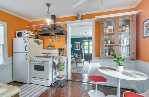 San Jacinto Cabaña | Walk to Beach: Galveston Home w/ Hot Tub