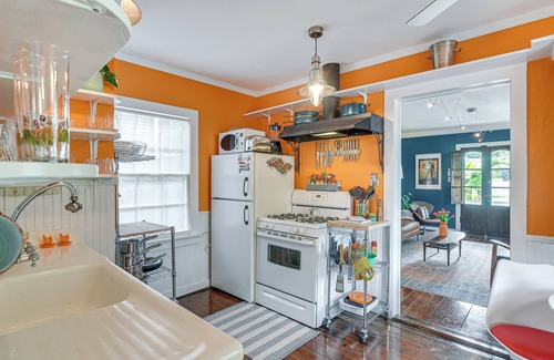 San Jacinto Cabaña | Walk to Beach: Galveston Home w/ Hot Tub