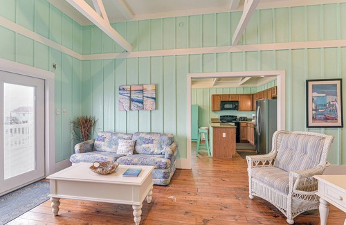 Port Bolivar Casa | Walk to Beach: Home w/ Hot Tub & Deck in Gilchrist