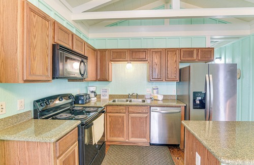 Port Bolivar Casa | Walk to Beach: Home w/ Hot Tub & Deck in Gilchrist