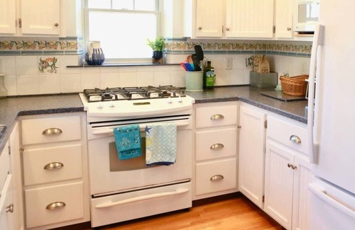 Hyannis Port Casa | Walk To Beach, Hyannisport Three Bedroom!