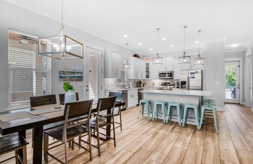 Emerald Waters Village Casa | ☀️Walk to Beach I 3 Kings👑 I 2 Community Pools-4BR Sea Ya Sun☀️