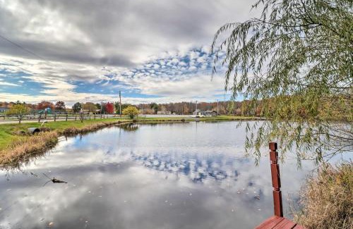 Pocono Lake Casa | Walk to Beach Lakefront Pocono Escape with Fire Pit
