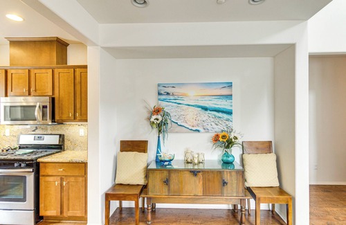 Oxnard Casa | Walk to Beach: Luxe San Buenaventura Villa!