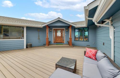 Caspar Casa | Walk to Beach Luxury Oceanfront Escape in Caspar