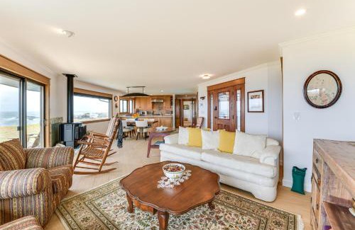 Caspar Casa | Walk to Beach Luxury Oceanfront Escape in Caspar