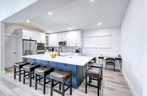 Hollywood Lakes Villa | Walk to Beach Luxury 4BR/4BA Villa Hollywood Lakes