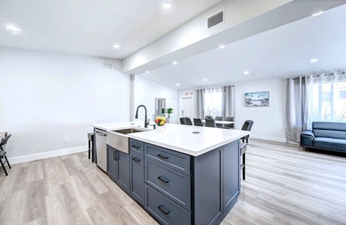 Hollywood Lakes Villa | Walk to Beach Luxury 4BR/4BA Villa Hollywood Lakes