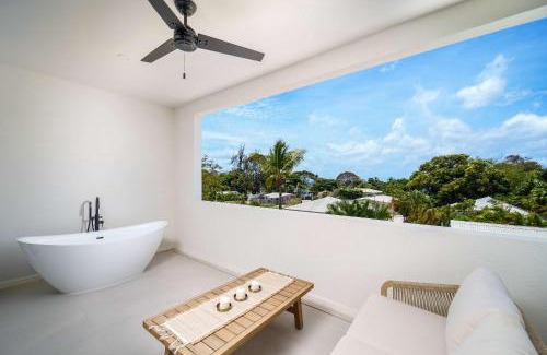 Lower Carlton Beach Apartamento | Walk to Beach, NEW LUX 4BD Villa & Pool! Near Holetown