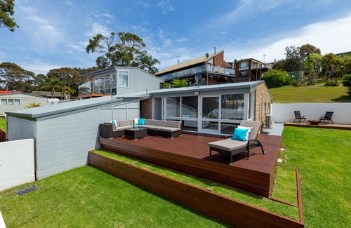 Malua Bay Casa | Magnificent Malua Views, Stroll to the beach