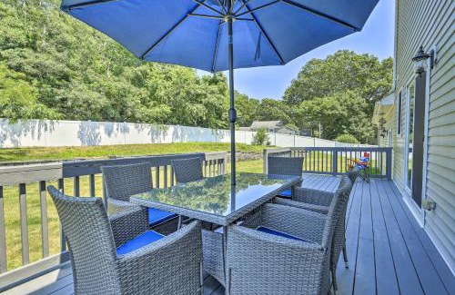 Buzzards Bay Casa | Walk to Beach on Buzzards Bay Onset Home with Deck!