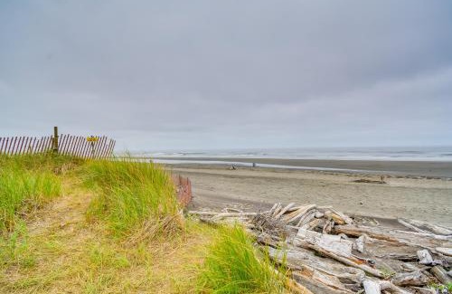 Westport Apartamento | Walk to Beach Panoramic Splendor Westport Condo