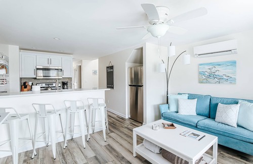 Cape Charles Casa | Walk to Beach & Park, Firepit & BBQ | Deja Blu I