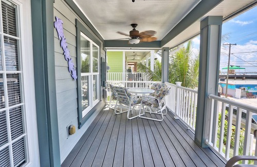 Gulfport Casa | ☀️Walk to Beach🐬Private Deck🌴Comfort Cove🌊Walking Distance to Restaurants
