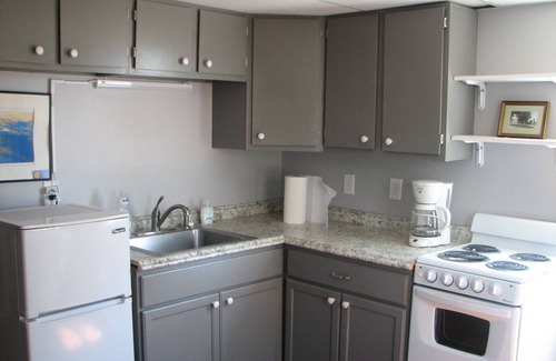 Newbury Casa | Walk to Beach. Private Nature and Bird Watching Trail. Quiet.