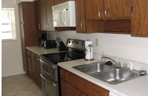 Indian Harbour Beach Condominio | Walk to Beach Quiet Community awesome Amenities!