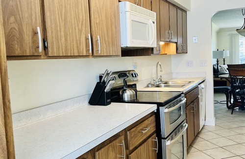 Indian Harbour Beach Condominio | Walk to Beach Quiet Community awesome Amenities!