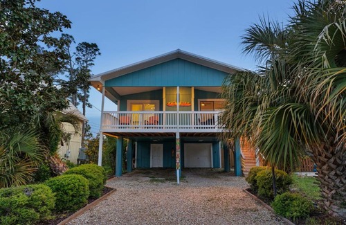 Silver Sands Casa | Walk to Beach Restaurants Fire Pit Large Porch