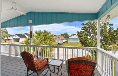 Silver Sands Casa | Walk to Beach Restaurants Fire Pit Large Porch