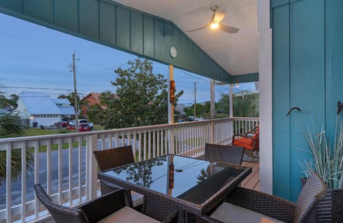 Silver Sands Casa | Walk to Beach Restaurants Fire Pit Large Porch