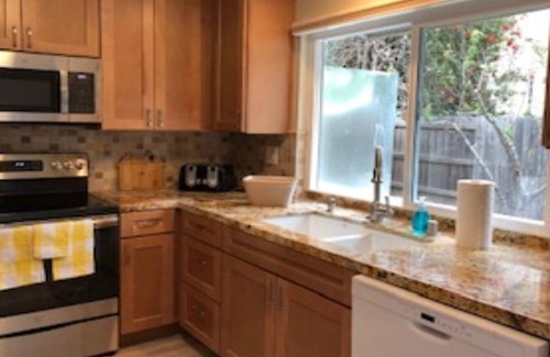 Goleta Apartamento | Walk to Beach, Sleeps 5 to 6, Santa Barbara/Goleta