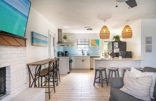 El Centro Beach Casa | Walk to Beach, Hot Tub, Fire Pit, King Bed! Ask about monthly rentals in winter!