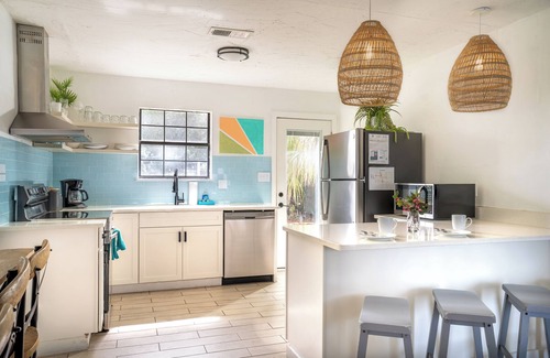 El Centro Beach Casa | Walk to Beach, Hot Tub, Fire Pit, King Bed! Ask about monthly rentals in winter!