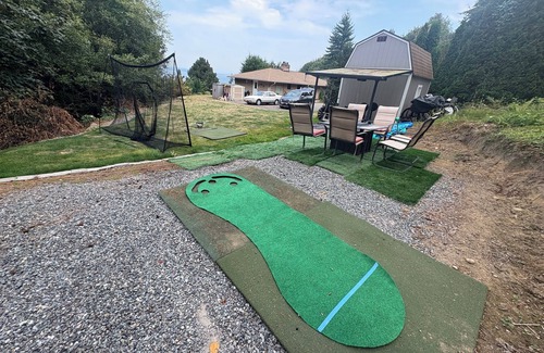 Mukilteo Casa | Walk to Beaches, Parks & Dining.n2BR Getaway with Fitness Room, AC & More