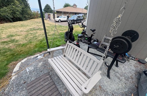Mukilteo Casa | Walk to Beaches, Parks & Dining.n2BR Getaway with Fitness Room, AC & More
