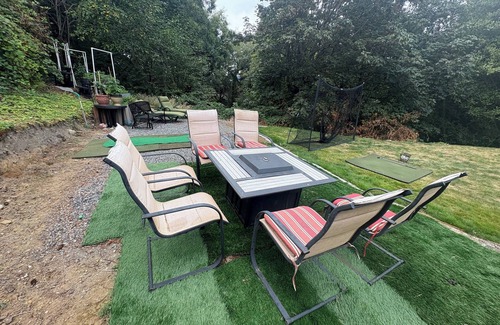 Mukilteo Casa | Walk to Beaches, Parks & Dining.n2BR Getaway with Fitness Room, AC & More