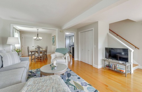East Haven Casa | Walk to Beaches: Sunny East Haven Home w/ Grill