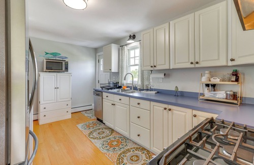 East Haven Casa | Walk to Beaches: Sunny East Haven Home w/ Grill