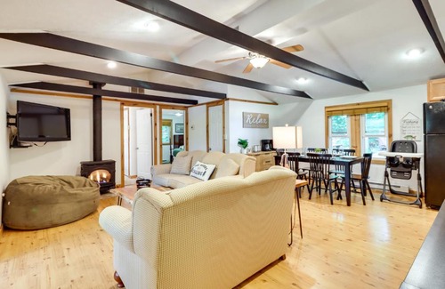 Pocono Lake Casa | Walk to Beaches Tree-Lined Pocono Lake Retreat!