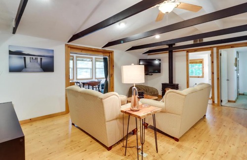 Pocono Lake Casa | Walk to Beaches Tree-Lined Pocono Lake Retreat!