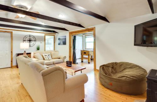 Pocono Lake Casa | Walk to Beaches Tree-Lined Pocono Lake Retreat!