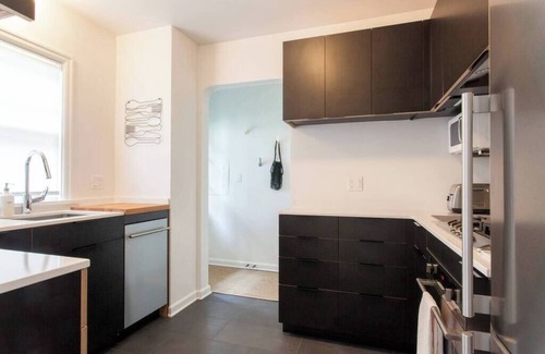Buckman Neighborhood Casa | ★ Walk to Belmont - 2-bed/1-bath - Walk Score: 95!