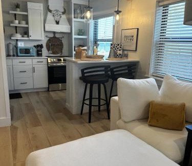Fort Myers River District Apartamento | Walk to Best Eats and Shops and Stay in Style