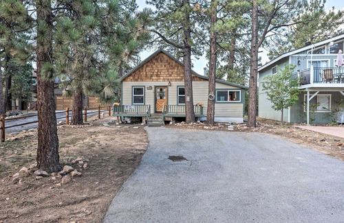 Big Bear Lake Cabaña | Walk to Big Bear Lake: Cozy Cabin w/ Deck