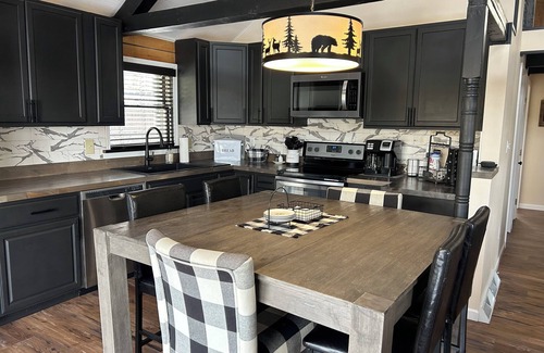 DuBois Cabina | WALK TO BIMINI BEACH! 5 Bedrooms /3 Baths / Sleeps 10