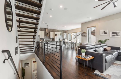 Third Ward Casa | Walk to BOA Stadium & Uptown, Rooftop HotTub, Private Gym.