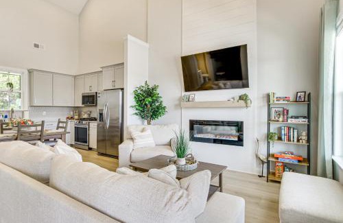 Greenwood Casa | Walk to Boat Ramp Lake Greenwood Getaway!