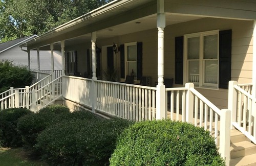 Carrollton Casa | ¡Camina hasta la plaza Carrollton! Toda la casa en alquiler