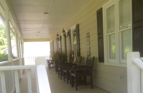 Carrollton Casa | ¡Camina hasta la plaza Carrollton! Toda la casa en alquiler