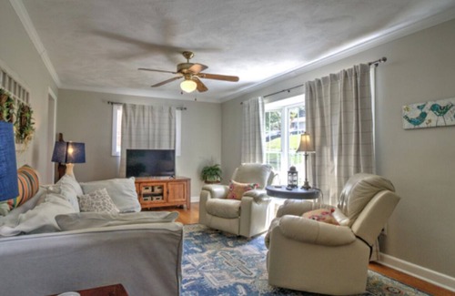 Bristol Casa | Walk to Casino, close to downtown, BMS, and pet friendly